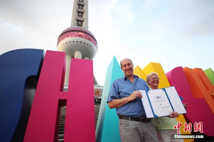 香港举行国庆烟花汇演 庆祝中华人民共和国成立75周年